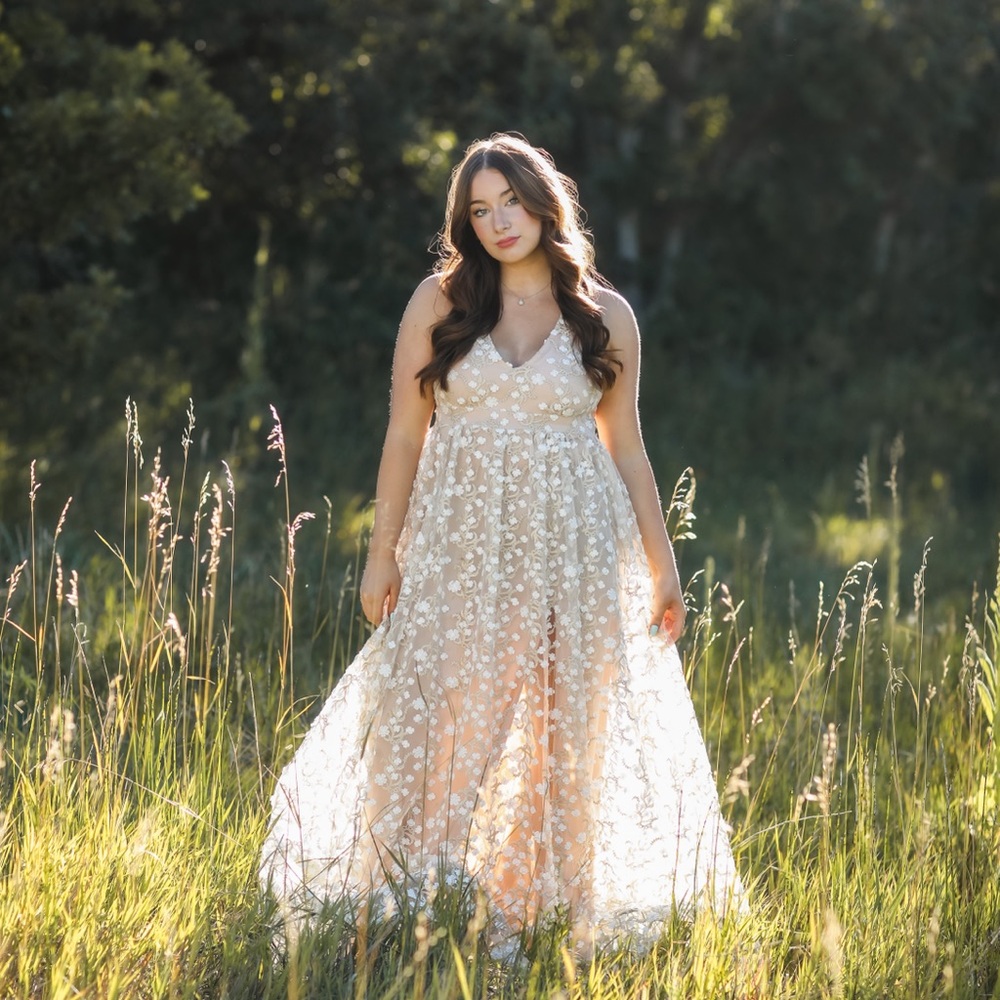*NWOT Altar'd State Caledonia Ivory Halter Floral Overley Long Dress Size M